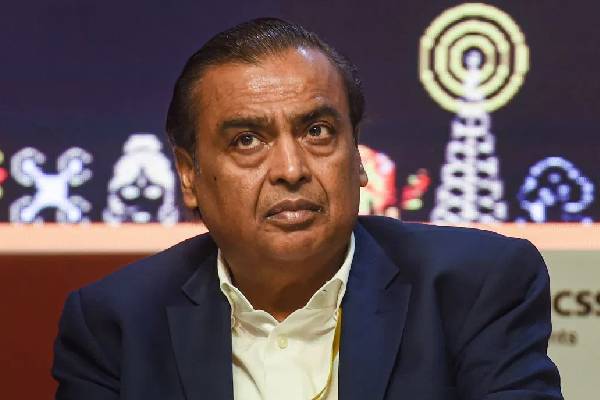 முகேஷ் அம்பானிக்கு அதிக லாபம் ஈட்டித் தந்த தொழில்... இந்த நிறுவனம் அதிக பங்களிப்பு | Ambani Earns Most Profit From This
