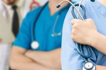 மருத்துவர்களின் ஓய்வுபெறும் வயதெல்லை; இடைக்கால தடை