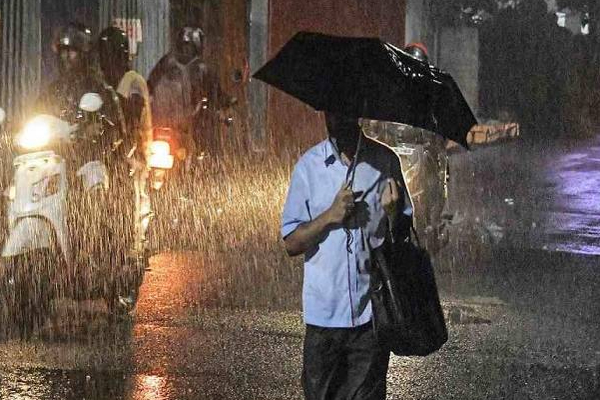 இலங்கையில் பல பகுதிகளில் இன்றிரவு காலநிலையில் ஏற்படவுள்ள மாற்றம்! | Chance Of Rain In Many Area Of Sri Lanka Tonight