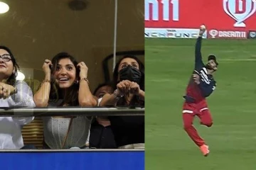 சீறிப்பாய்ந்த பந்தை ஒற்றை கையில் பாய்ந்து பிடித்த விராட் கோலி: திகைத்துப்போன  அனுஷ்கா சர்மா!