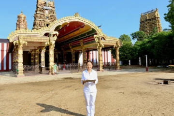 யாழ் நல்லூர் கந்தனை தரித்தார் அமெரிக்க தூதர்