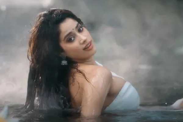 ’பத்த வைக்கும்’ பாடலில் ரசிகர்களை ஈர்த்த ஜான்வி கபூர்!! வெளியான BTS வீடியோ... | Dasara Janhvi Kapoor Bts Video Post Viral ’பத்த வைக்கும்’ பாடலில் ரசிகர்களை ஈர்த்த ஜான்வி கபூர்!! வெளியான BTS வீடியோ... | Dasara Janhvi Kapoor Bts Video Post Viral