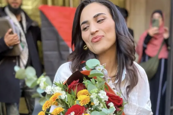 யூத எதிர்ப்பு கருத்து; பிரித்தானியா பெண் மருத்துவர் பணி இடைநீக்கம் | Uk Rahmeh Aladwan Doctor Suspended Anti Semitic யூத எதிர்ப்பு கருத்து; பிரித்தானியா பெண் மருத்துவர் பணி இடைநீக்கம் | Uk Rahmeh Aladwan Doctor Suspended Anti Semitic