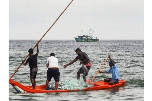 எல்லை தாண்டி மீன் பிடித்த தமிழக மீனவர்கள் 6 பேர் இலங்கை கடற்படையால் கைது | 6 Tamil Nadu Fishermen Arrested By Sri Lankan Navy எல்லை தாண்டி மீன் பிடித்த தமிழக மீனவர்கள் 6 பேர் இலங்கை கடற்படையால் கைது | 6 Tamil Nadu Fishermen Arrested By Sri Lankan Navy