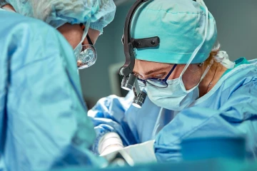 யாழ். போதனா வைத்தியசாலை அசமந்தத்தால் கை இழந்த சிறுமி; நீதி கோரும் பெற்றோர்