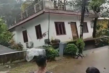 நொடிப்பொழுதில் காணாமல் போன வீடு: பதைபதைக்க வைக்கும் காட்சி