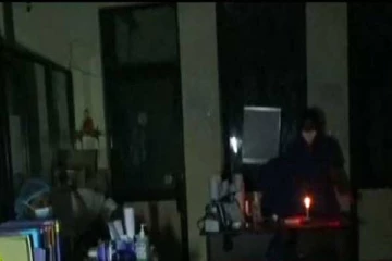 மெழுகுவர்த்தி ஏற்றி நோயாளர்களுக்கு சிகிச்சை!