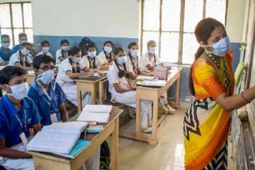 தமிழ்நாட்டில் பள்ளிகள் திறப்பு: வழிகாட்டு நெறிமுறைகளை வெளியிட்டது அரசு