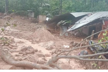 பண்டாரவளை - கபரகல தோட்டத்தில் மண்சரிவு (video)