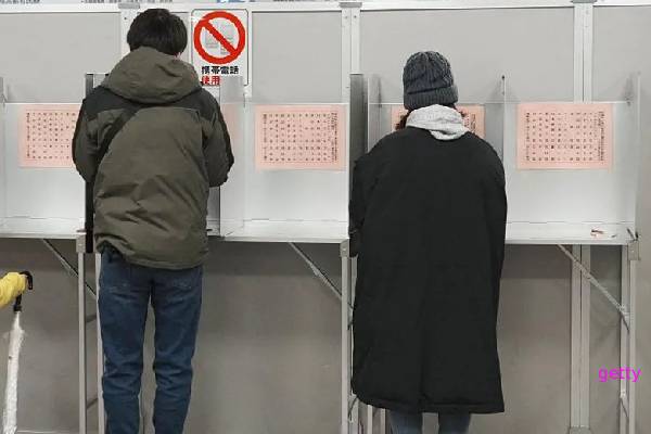 கடும் பனிப்பொழிவிற்கு நடுவே... வாக்குப்பதிவு தீவிரம்: சாதிப்பாரா தகைச்சி | Japan Snap Election Takaichi