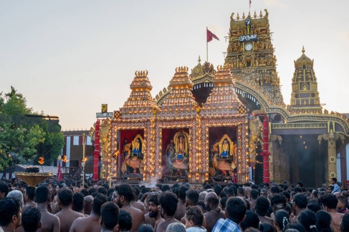பூஞ்சப்பரத்தில் எழுந்தருளிய முருகப்பெருமான் ; நல்லூரில் 18ஆம் திருவிழா பக்தி பரவசத்துடன் நிறைவு | Lord Murugan Of Poonjapparam Flood Devotees Nallur