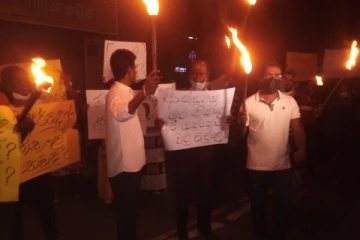 தீப்பந்தங்களுடன் வீதிக்கு இறங்கிய தமிழ் மக்கள்