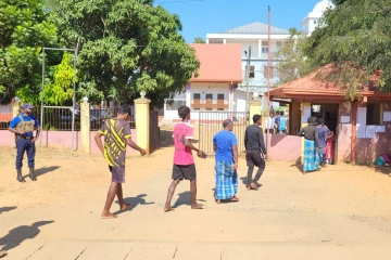 கிளிநொச்சியில் சட்டவிரோதமாக கடலட்டை பிடித்த கடற்தொழிலாளர்கள் கைது