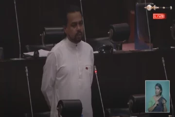 கடன் வாங்கி சாப்பிட்டு மகிழ்ச்சியாக இருக்கலாம் என ஜனாதிபதி நினைக்கின்றார்-வீரவங்ச