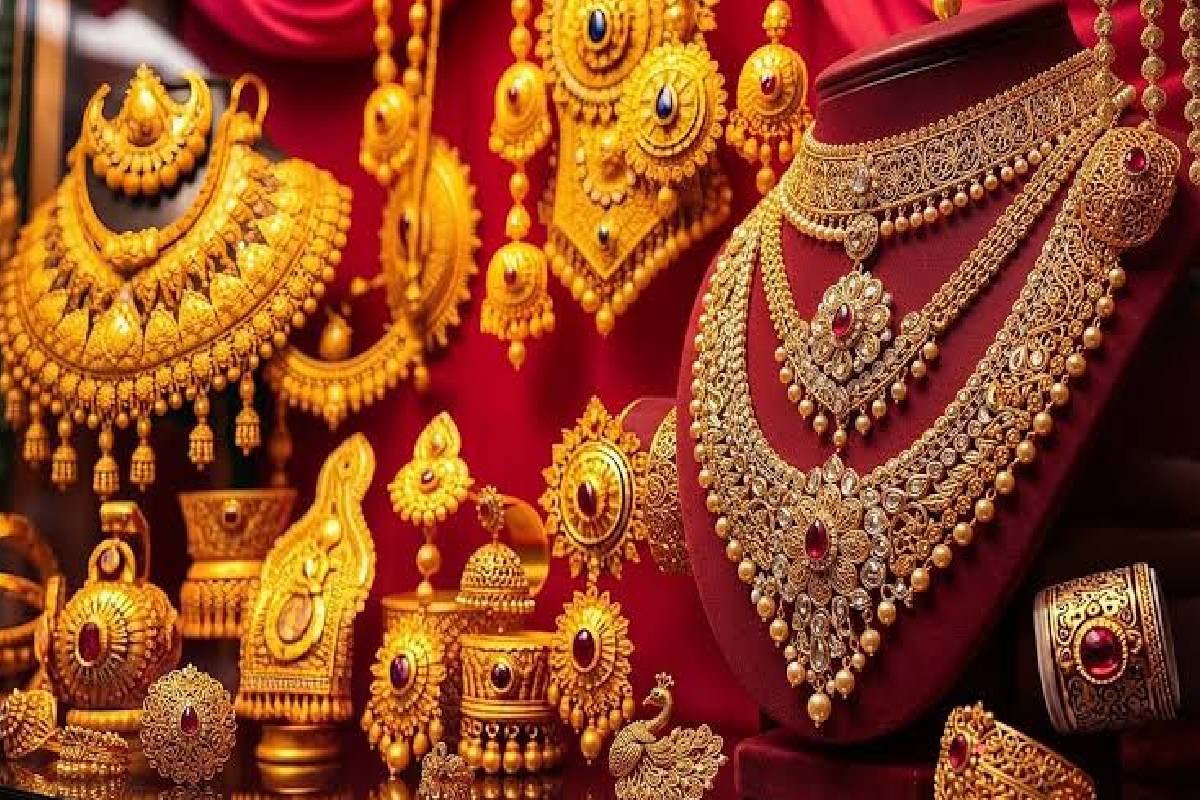 திடீரென எகிறிய தங்கம் விலை! ஒரே நாளில் சவரனுக்கு ரூ.2,320 உயர்வு! | September 3Rd Gold And Silver Price In Chennai