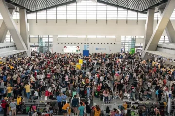 நாடொன்றின் விமான நிலையத்தில் மின்தடை; ஆயிரக்கணக்கான விமான பயணிகள் அவதி!