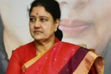 சசிகலாவை மக்கள் ஜெயலலிதாவின் மறு உருவமாக பார்க்கிறார்கள் - கருனாஸ் அதிரடி