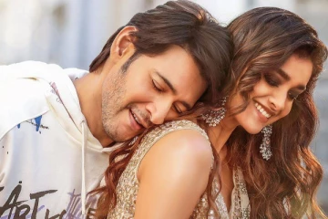 மகேஷ் பாபுவுடன் நெருக்கம்.. பொது இடத்தில் ட்ரான்ஸ்பிரண்ட் உடையில் கீர்த்தி சுரேஷ்