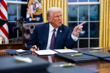 புதிய வரிகளை நிறுத்தி வைத்த டிரம்ப் ; ஆனால் சீனாவுக்கு இல்லை!