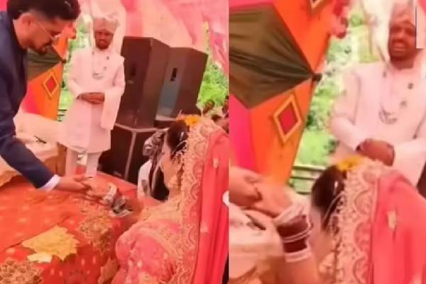 ஒரே பெண்ணை திருமணம் செய்துகொண்ட சகோதரர்கள் இருவர்... அசர வைக்கும் காரணம் | Hatti Tribe Woman Marries Two Brothers