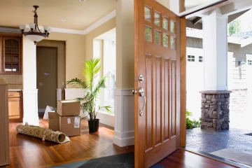 வாஸ்து: வீட்டின் கதவை இப்படி வைத்திருந்தால் வறுமை உண்டாகுமாம்