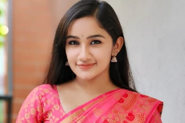 ரசிகர்களை கவர்ந்த மௌன ராகம் சீரியல் நடிகை ரவீனா.. அதுவும் எப்படி தெரியுமா