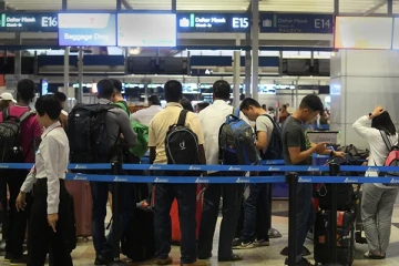 வெளிநாட்டு மோகத்தால் கோடிக்கணக்கான பணத்தை இழக்கும் தமிழர்கள்