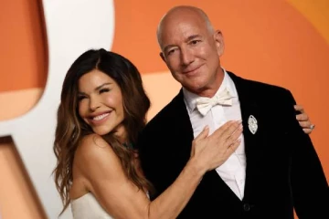 உலக பணக்காரர் ஜெஃப் திருமணத்துக்கு மக்கள் எதிர்ப்பு - என்ன காரணம்?