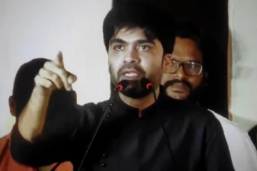 சிம்புவின் கண்ணீரில் மண்ணை அள்ளிப்போட்ட தமிழ் ராக்கர்ஸ் - குமுறும் ரசிகர்கள்