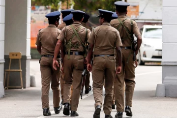 பணி இடைநீக்கம் செய்யப்பட்டுள்ள அதிகாரிகளுக்கு எதிராக  கடும் தீர்மானம்!