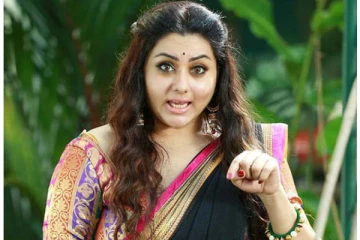 ஏன் சமந்தாகிட்ட கேட்கமாட்றீங்க...? என்கிட்ட மட்டும் கேட்குறீங்க...? - நமீதா காட்டம்