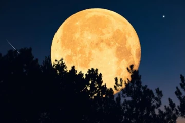 வானில் இன்று நிகழும் அதிசயம்; சந்திரனை விட 7 சதவீதம் பெரிய சூப்பர் மூன்