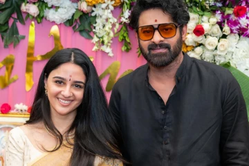 பிரபாஸ் பிரபல நடிகைக்கு அனுப்பிய கிப்ட்.. ஆச்சர்யப்பட்ட நடிகை