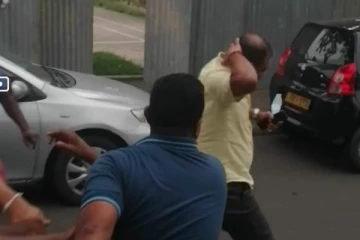 නියෝජ්‍ය පොලිස්පති දේශබන්දු තෙන්නකෝන්ට පහර දුන් තිදෙනෙකු අත්අඩංගුවට  (VIDEO)