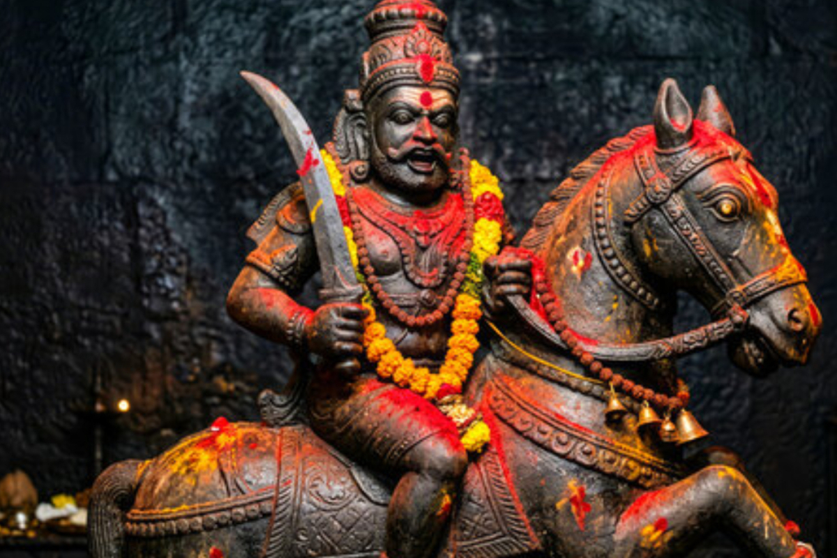 மனிதர்கள் உதறி சென்றாலும் கருப்பா என்றால் கூப்பிட குரலுக்கு ஓடி வரும் காவல் தெய்வம் | Benefits And Of Worshiping Karupaswamy Kuladeivam மனிதர்கள் உதறி சென்றாலும் கருப்பா என்றால் கூப்பிட குரலுக்கு ஓடி வரும் காவல் தெய்வம் | Benefits And Of Worshiping Karupaswamy Kuladeivam