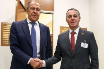 உலகத்தையே கலங்கவைத்துள்ள நபருடன் சுவிஸ் ஜனாதிபதி: தவறான நேரத்தில் வெளியான புகைப்படத்தால் சர்ச்சை