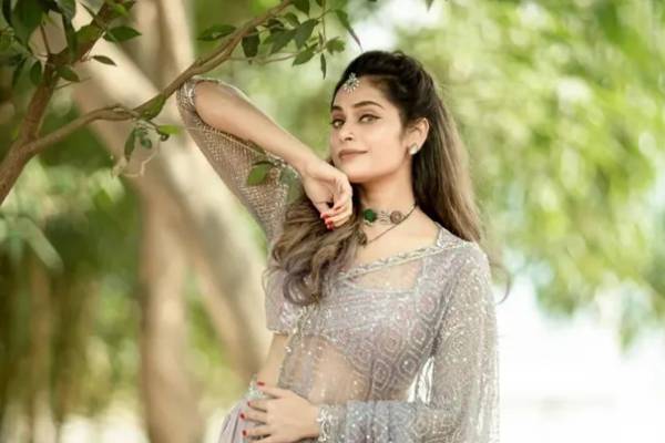 அச்சச்சோ! பிக்பாஸ் பிரபலத்துக்கு இந்த நிலையா? கணவர் செய்த அந்த செயல்! | Shruthika Video Goes Viral Among Fans