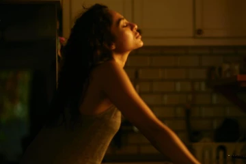 நடிகை சோபிதா துளிபாலா கிளாமர் போட்டோஷூட்