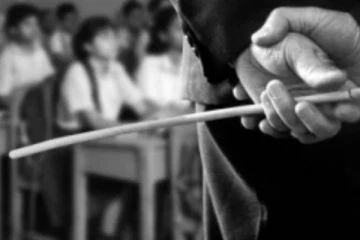 කොසු මිටෙන් සිසුවියකට පහරදුන් විදුහල්පති සම්බන්ධයෙන් ගත් තීරණය..