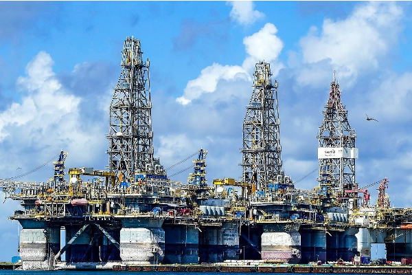 உக்ரைன் போர்: ரஷ்யாவின் கச்சா எண்ணெய்க்குத் தடை விதிக்க முடியாதது ஏன்? | Ukraine War Russian Crude Oil Impossible To Ban