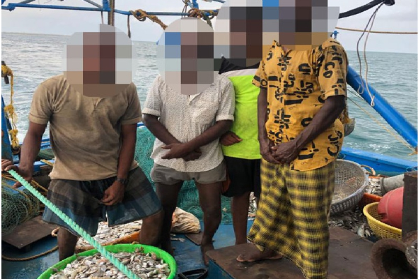 நெடுந்தீவுக்கு அருகில் மீன்பிடித்த இந்திய மீனவர்கள் கைது (Video) | Indian Fishermen Arrested Near Nedundeevu