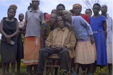 ஒரே வீட்டில் 15 மனைவிகள்...107 குழந்தைகள் - காலரை தூக்கிவிடும் நபர்!