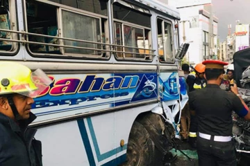 நுகேகொடையில் விபத்தில் பலர் காயம்; சாரதி, நடத்துநர் தப்பியோட்டம்!