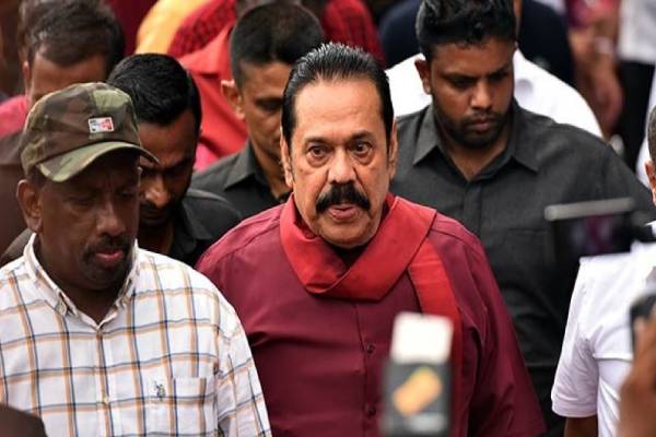 மகிந்தவைக் கைவிடாத பௌத்த அலை! உத்தியோகபூர்வ இல்லமொன்றை வழங்க பலரும் போட்டி | Mahinda Rajapaksa New House
