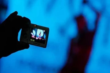 நிர்வாணமாக வந்தால் நிறைய பணம் - பெண்களை ஷூட்டுக்கு அழைத்த காமக்கொடூர கேமராமேன்!!