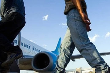 வெளிநாடொன்றிலிருந்து நாடு கடத்தப்படும் இரண்டு இலங்கையர்கள்