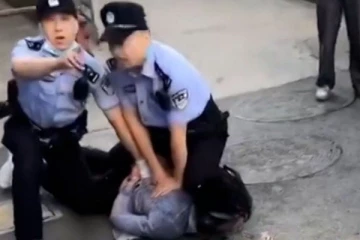 வேலையில்லாத விரக்தியில்... சாலையில் சென்ற 6 பேரை சரமாரியாக கத்தியால் குத்திக் கொன்ற இளைஞர்! பதபதைக்க வைக்கும் வீடியோ