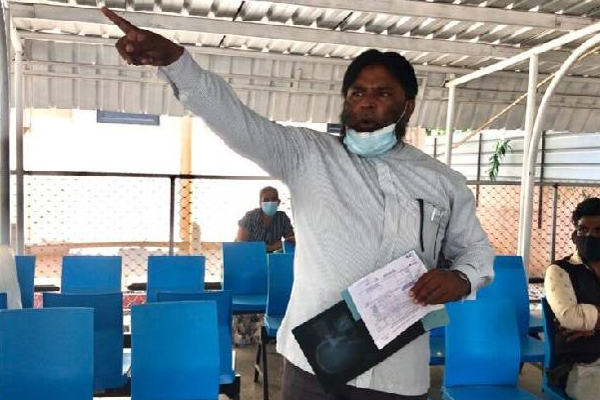 வவுனியா வைத்தியசாலை வளாகத்தில் கொந்தளித்த நோயாளி! | Sri Lanka Doctors Strike Vavuniya Hospital Patient