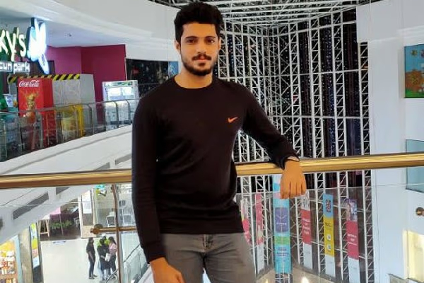 பிரித்தானியாவிலிருந்து நாடுகடத்தப்படும் அபாயத்தில் இந்தியர்: நீதிபதியின் எச்சரிக்கை | Indian Youth May Deport Stalking Girl In Uk Zoo