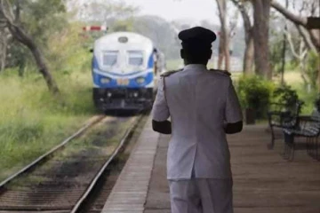 பணிக்கு சமூகமளிக்காத புகையிரத ஊழியர்களுக்கு எதிராக ஒழுக்காற்று நடவடிக்கை